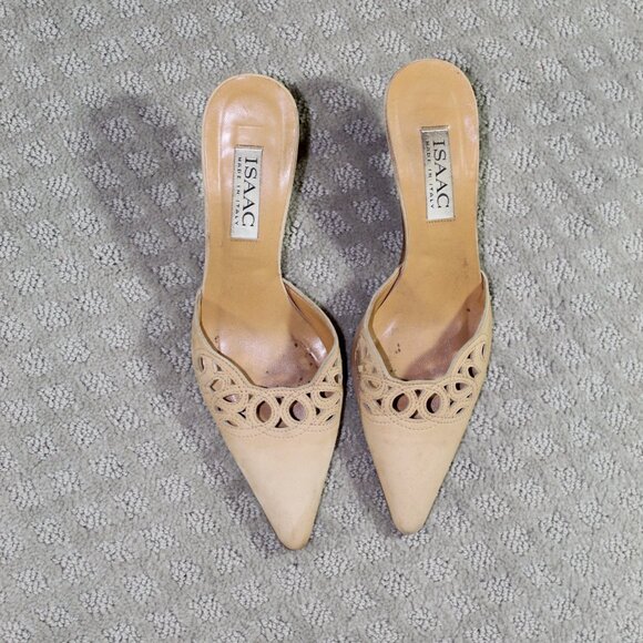 Vintage Women's Sz 6.5 Isaac Mizrahi Beige Kitten Heel Shoes - Picture 2 of 8